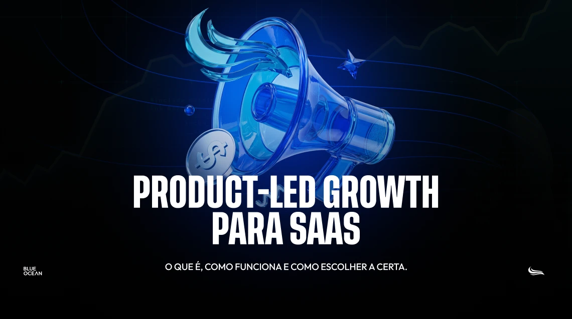 Capa de artigo em fundo escuro com linhas de gráficos sutis. No centro, uma ilustração 3D em azul translúcido de um megafone com ondas sonoras e uma moeda de cifrão ao lado. Abaixo, o texto em branco "Product-Led Growth para SaaS - O que é, como funciona e como escolher a certa", com o logo da Blue Ocean nas extremidades.